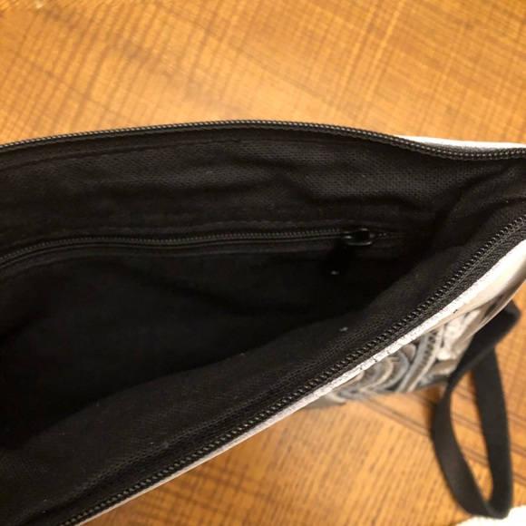 Clutch - Picture 3 of 3